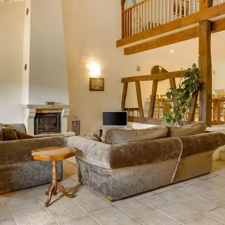 Dom wakacyjny Secluded Holiday In Lacapelle-biron With Swimming Pool Lacapelle-Biron